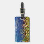 Witte maisachtige wilde bloemen blauw water bagagelabel (Voorkant verticaal)