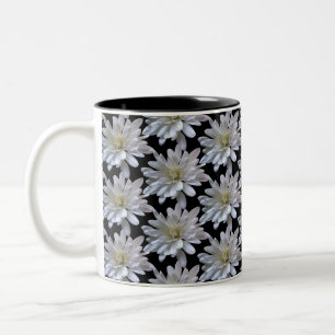 Witte maisachtige witte bloemen tweekleurige koffiemok