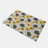 Witte maissoorten, wilde bloemen op geel deurmat (Schuin)