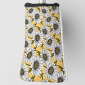 Witte maissoorten, wilde bloemen op geel golfheadcover (Draai 90)