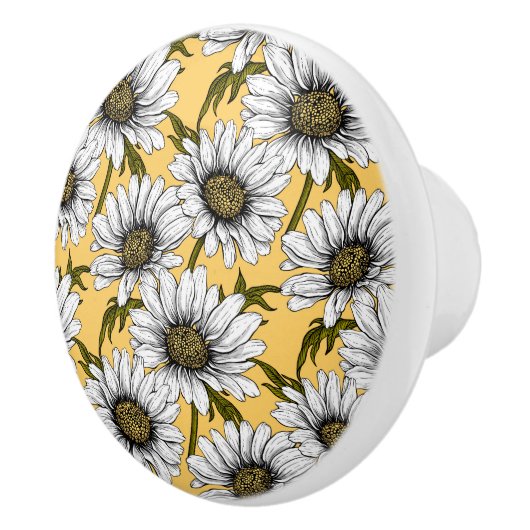 Witte maissoorten, wilde bloemen op geel keramische knop (Rechts)