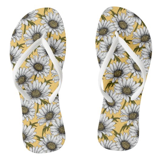 Witte maissoorten, wilde bloemen op geel teenslippers (Voetbed)