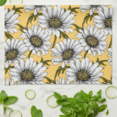 Witte maissoorten, wilde bloemen op geel theedoek (Gevouwen)