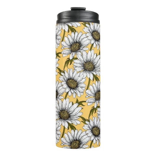 Witte maissoorten, wilde bloemen op geel thermosbeker (Voorkant)