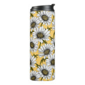 Witte maissoorten, wilde bloemen op geel thermosbeker (Gedraaid links)