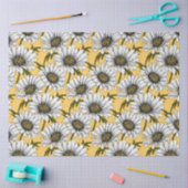 Witte maissoorten, wilde bloemen op geel tissuepapier (Craft)