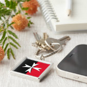 Witte Maltese kruis en Malta vlag mode/messing Sleutelhanger (Zijkant)