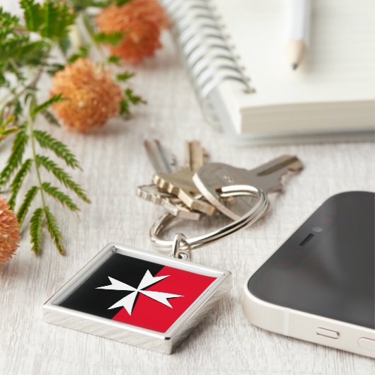 Witte Maltese kruis en Malta vlag mode/messing Sleutelhanger (Zijkant)