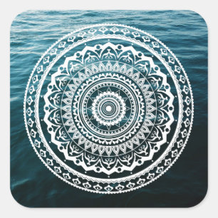 Witte Mandala Laat de zee je vrijmaken Vierkante Sticker