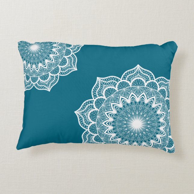 Witte mandala op blauwe achtergrond accent kussen (Achterkant)
