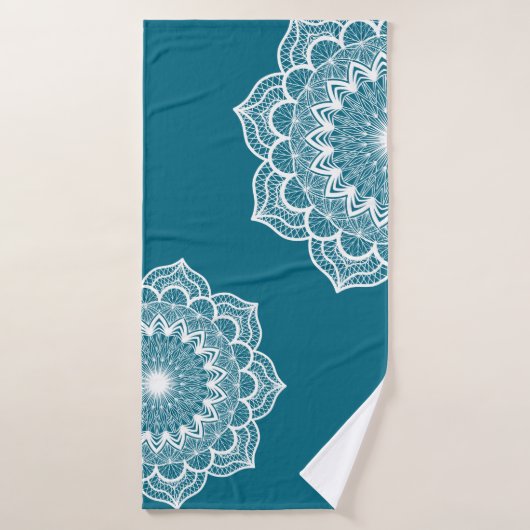 Witte mandala op blauwe achtergrond badhanddoek (Badhanddoek)