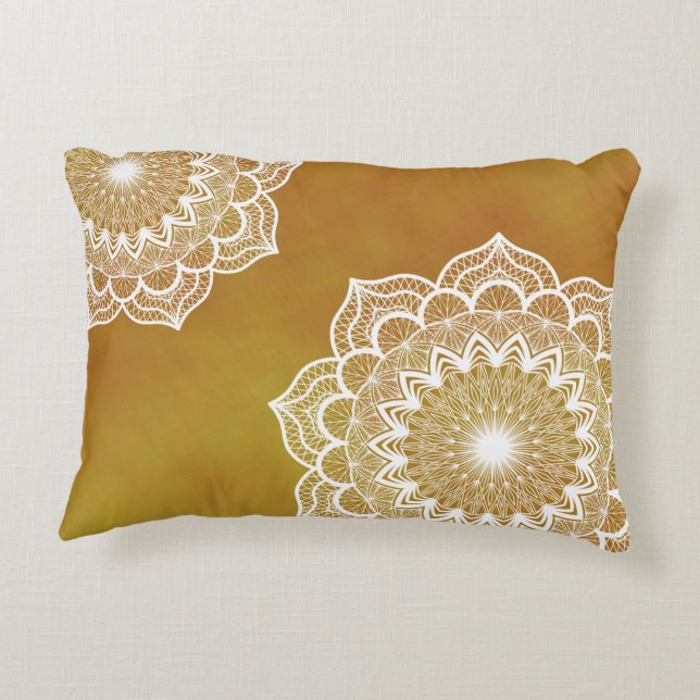 Witte Mandala op Gouden Achtergrond Accent Kussen (Achterkant)
