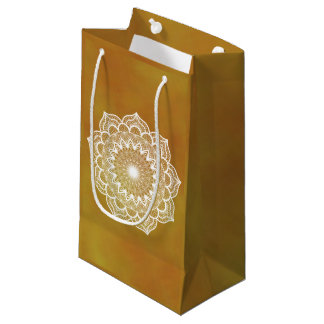 Witte Mandala op Gouden Achtergrond Klein Cadeauzakje