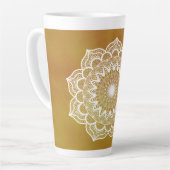 Witte Mandala op Gouden Achtergrond Latte Mok (Linkerhoek)