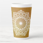 Witte Mandala op Gouden Achtergrond Latte Mok (Voorkant)