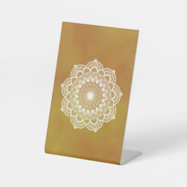 Witte Mandala op Gouden Achtergrond Reclamebord Met Voetstuk