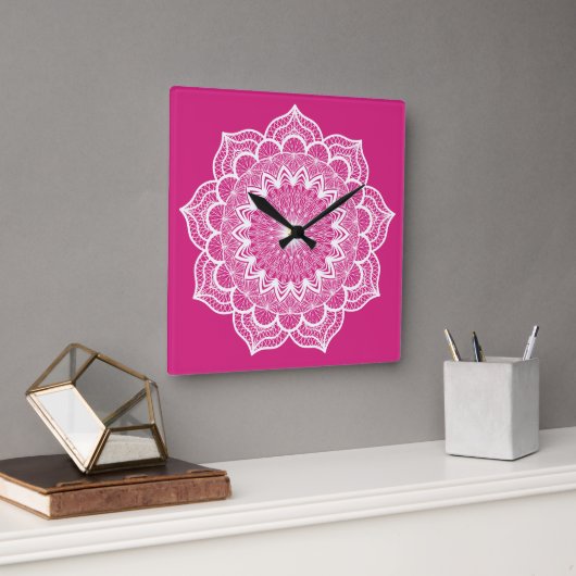 Witte Mandala op Roze Achtergrond Klein Vierkante Klok (Kantoor)