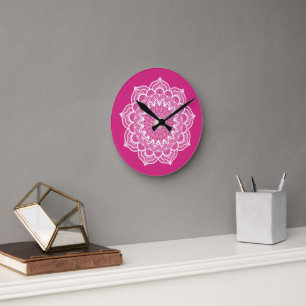 Witte Mandala op Roze Achtergrond Ronde Klok