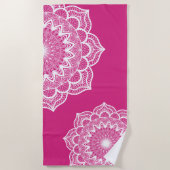 Witte Mandala op Roze Achtergrond Strandlaken (Voorkant)