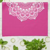 Witte Mandala op Roze Achtergrond Theedoek (Gevouwen)