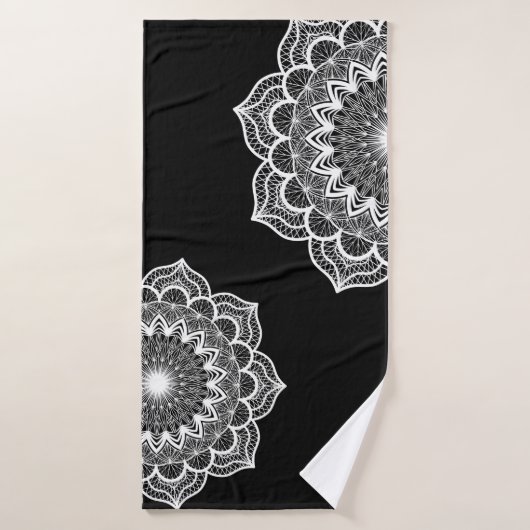 Witte Mandala op Zwarte Achtergrond Badhanddoek (Badhanddoek)