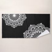 Witte Mandala op Zwarte Achtergrond Badhanddoek (Badhanddoek)