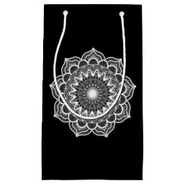 Witte mandala op zwarte achtergrond klein cadeauzakje