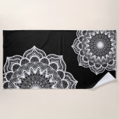 Witte Mandala op Zwarte Achtergrond Strandlaken (Voorkant)