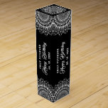 Witte Mandala op zwarte achtergrond van Damaskers Wijn<br><div class="desc">Witte  mandala boven een zwarte en donkergrijze monochromatische achtergrond.  tekst in een overeenkomende witte kleur-gelukkige verjaardag.</div>