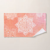 Witte mandala's op de achtergrond van koraalmarmer bad handdoek (Handdoek)