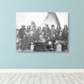 Witte Mannen (inclusief Buffalo Bill) en Lakota 2 Canvas Afdruk (Insitu (Houten vloer))