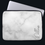 Witte Marble Modern Script Persoonlijke naam Laptop Sleeve<br><div class="desc">De moderne Minimale Gepersonaliseerde Naam geeft Dit ontwerp kenmerkt gepersonaliseerde naam in grijze moderne het handschrijven manuscriptdoopvont op witte marmer achtergrond. Perfect als feestcadeaus voor hem, vaderdag geschenken en geschenken voor alle speciale gelegenheden.</div>