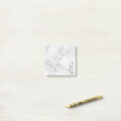 Witte Marble Modern Script Persoonlijke naam Post-it® Notes (Op bureau)