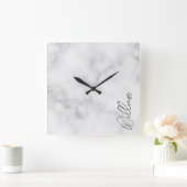 Witte Marble Modern Script Persoonlijke naam Vierkante Klok (Huis)