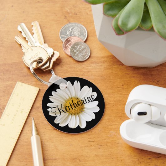 Witte margriet met aangepaste naam zwart sleutelhanger (Bureau)