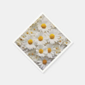 Witte margrieten over noodlijdend papier servet (Hoek)