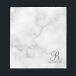 Witte Marmer Gepersonaliseerd Manuscript Monogram  Notitieblok<br><div class="desc">De gepersonaliseerde eigenschappen van het Monogram en van de Gift van de Naam personaliseerde monogram in de witte klassieke stijl van de manuscriptdoopvont en naam in witte klassieke serif doopvontstijl op witte marmer achtergrond. Ideaal als cadeau voor vakanties,  vaderdag en cadeau voor speciale gelegenheden.</div>