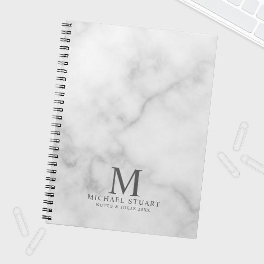 Witte marmer, gepersonaliseerd monogram en naam notitieboek