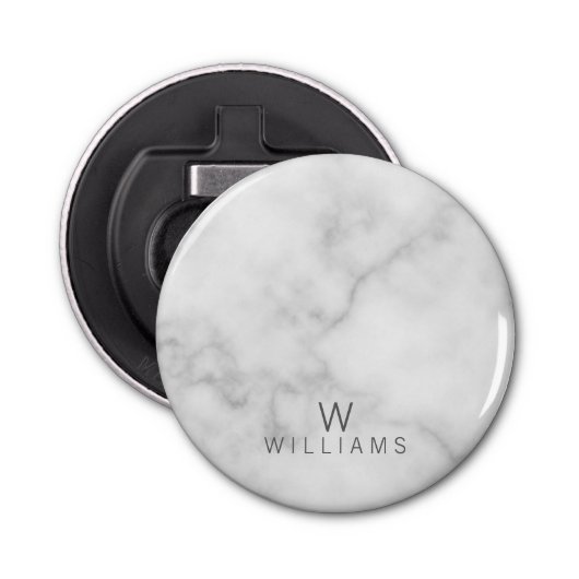 Witte marmer met gepersonaliseerd monogram en naam button flesopener (Voorkant)
