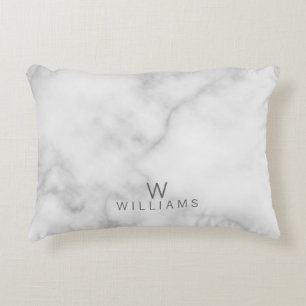 Witte marmer met gepersonaliseerd monogram en naam decoratief kussen