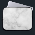 Witte marmer met gepersonaliseerd monogram en naam laptop sleeve<br><div class="desc">White Marble with Personalized Monogram and Name Giftfeaturing monogram and name in Grey modern sans serif font style on white marble background.</div>