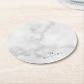 Witte marmer met gepersonaliseerd monogram en naam ronde kartonnen onderzetter (Gebogen)