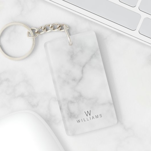 Witte marmer met gepersonaliseerd monogram en naam sleutelhanger