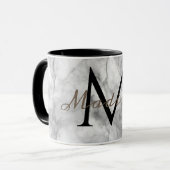 Witte marmeren mok met eigen naam en monogram (Voorkant links)