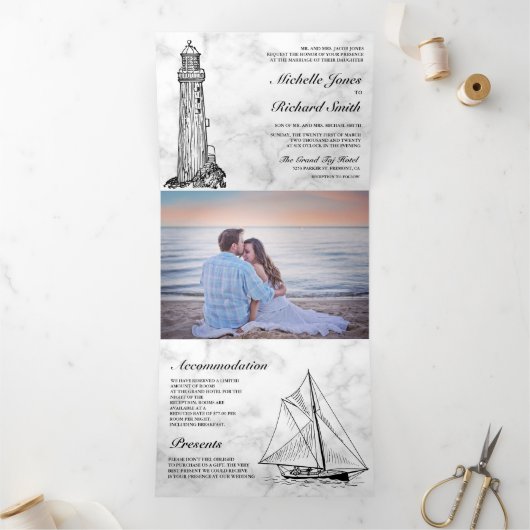 Witte Marmeren Vuurtoren Zeilboot Nautische bruilo Drieluik Uitnodiging (Binnen)