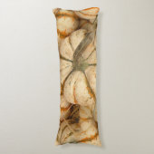 Witte mini-pompoen met Oranje en groene openingen Lichaamskussen (Voorkant Verticaal)