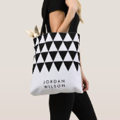 Witte minimalistische naam zwarte driehoek patroon tote bag (Dichtbij)