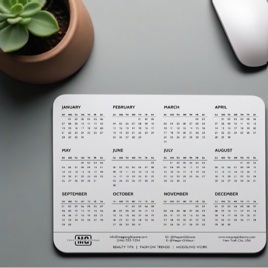 Witte minimalistische vibes 2024 monogram kalender muismat