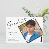 Witte Moderne Afstudeerdop Foto Afstuderen Aankondiging (Staand voorkant)