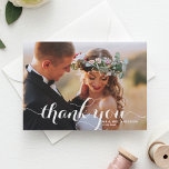 Witte Moderne Kalligrafie Foto Bruiloft Bedankkaart<br><div class="desc">Druk uw oprechte dankbaarheid uit met onze prachtige aanpasbare foto bruiloft bedankkaart, ontworpen met elegante moderne kalligrafie. Deze kaart biedt een verfijnde en stijlvolle manier om uw gasten te bedanken voor het delen van uw speciale dag. De kaart bevat een aangewezen ruimte voor een gekoesterde foto van uw bruiloft, zodat...</div>